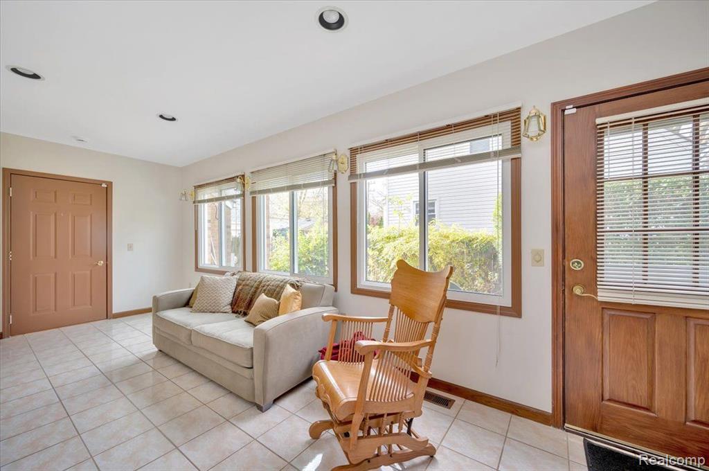20779 Marter Road Grosse Pointe Woods, MI 48236 - Photo 20 of 39