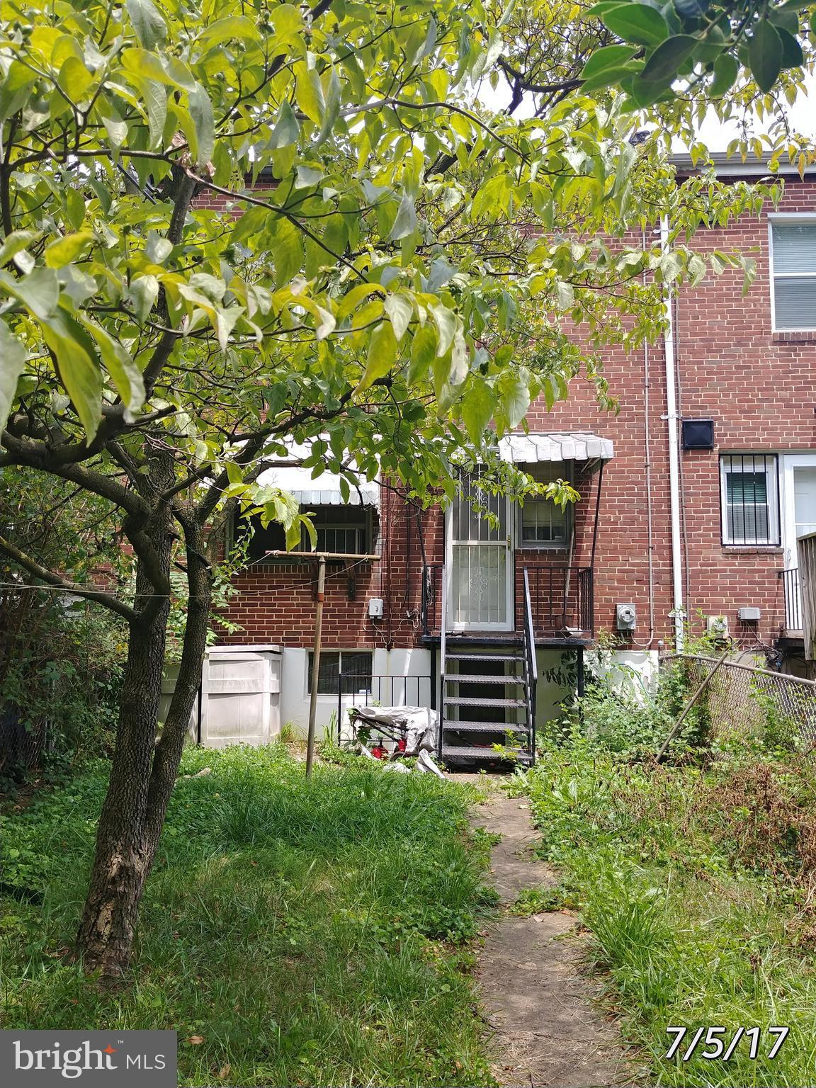 808 Wicklow Road Baltimore, MD 21229 - Photo 2 of 9 Exterior (Rear)