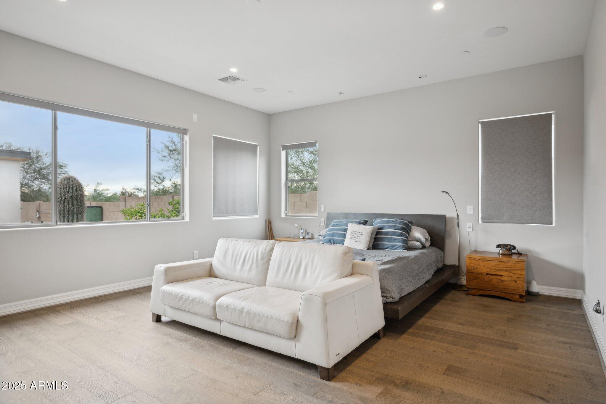 5237 East Montgomery Road Cave Creek, AZ 85331 - Photo 28 of 79 a living room with furniture and window
