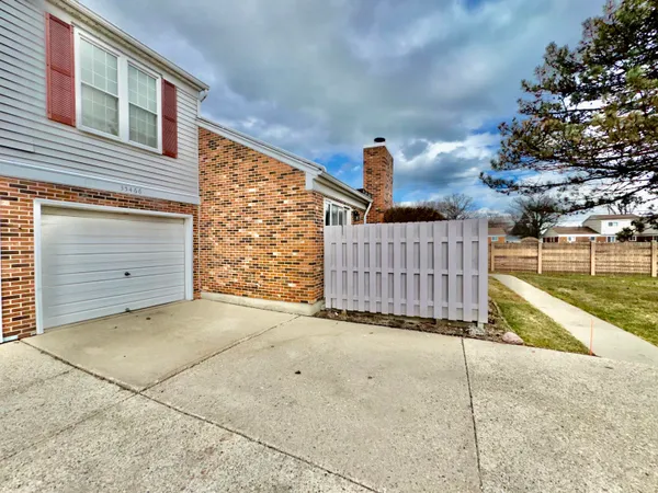 $168,000 | 35466 Stillmeadow Lane, Clinton Township, MI 48035