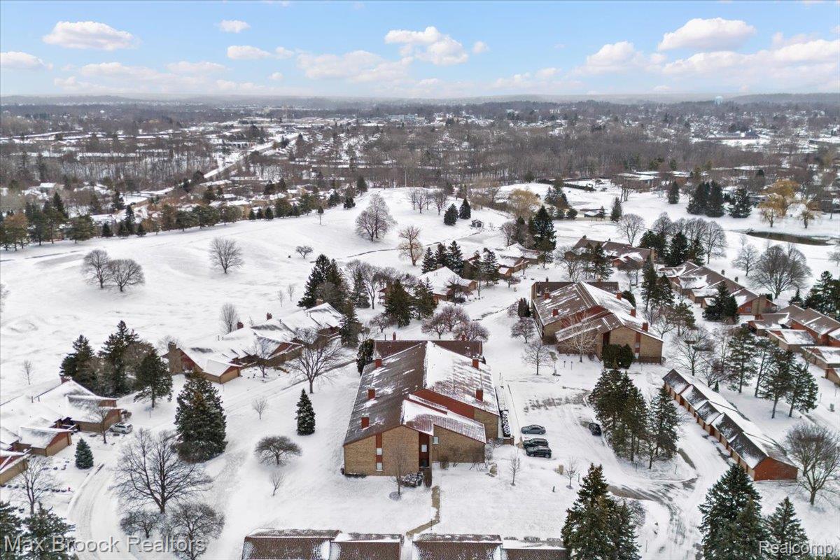 969 GreenView Court, Unit 42 Rochester, MI 48307 - Photo 38 of 41 View of snowy aerial view