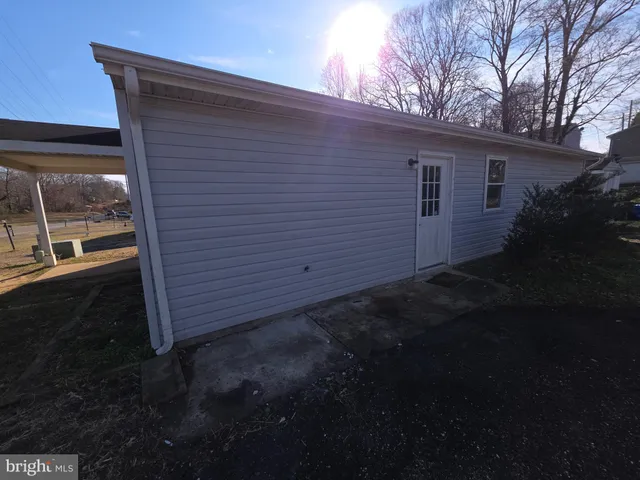 a view of a small house with backyard