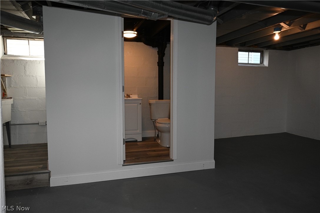 8203 Snow Road Parma, OH 44129 - Photo 27 of 31 Full Bathroom lower