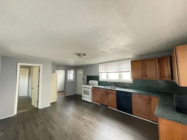 $514,900 | 260 Bridge Street, Manchester, NH 03104