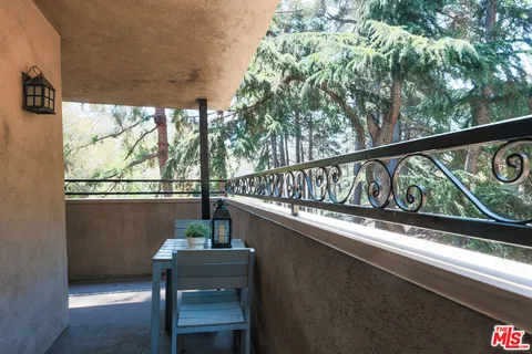 $479,000 | 6700 Hillpark Drive, Unit 204, Los Angeles, CA 90068