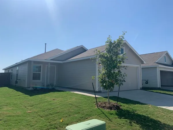 $1,695 | 4323 Johnstown Lane, Forney, TX 75126