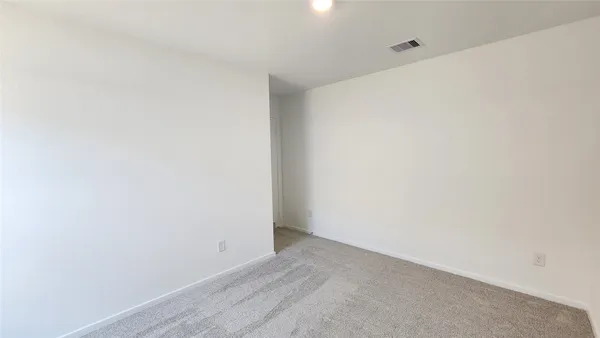 a view of front of a house with a yard