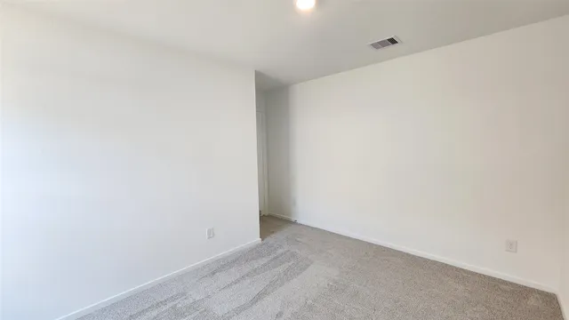 a view of front of a house with a yard