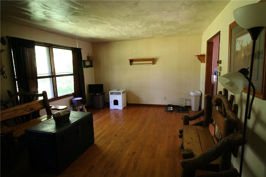 1640 Rutledge Road Transfer, PA 16154 - Photo 5 of 18 Living Room