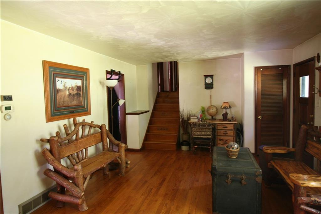 1640 Rutledge Road Transfer, PA 16154 - Photo 6 of 18 Living Room