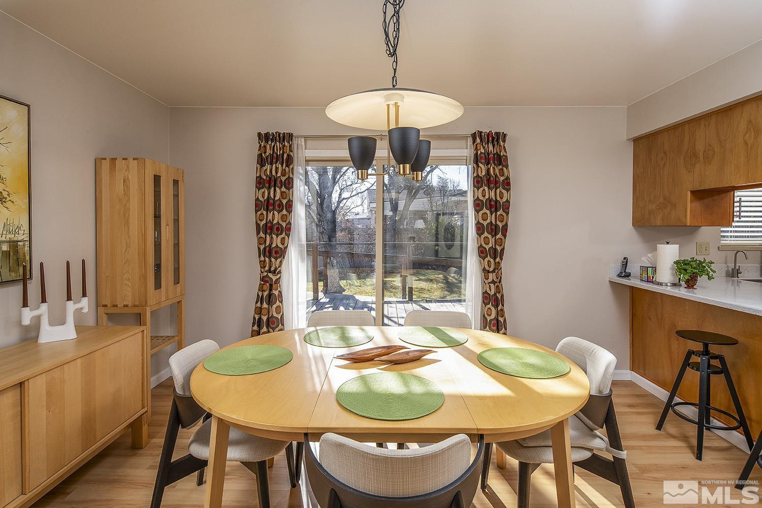 3310 Cashill Boulevard Reno, NV 89509 - Photo 4 of 40 a dining room with furniture and window