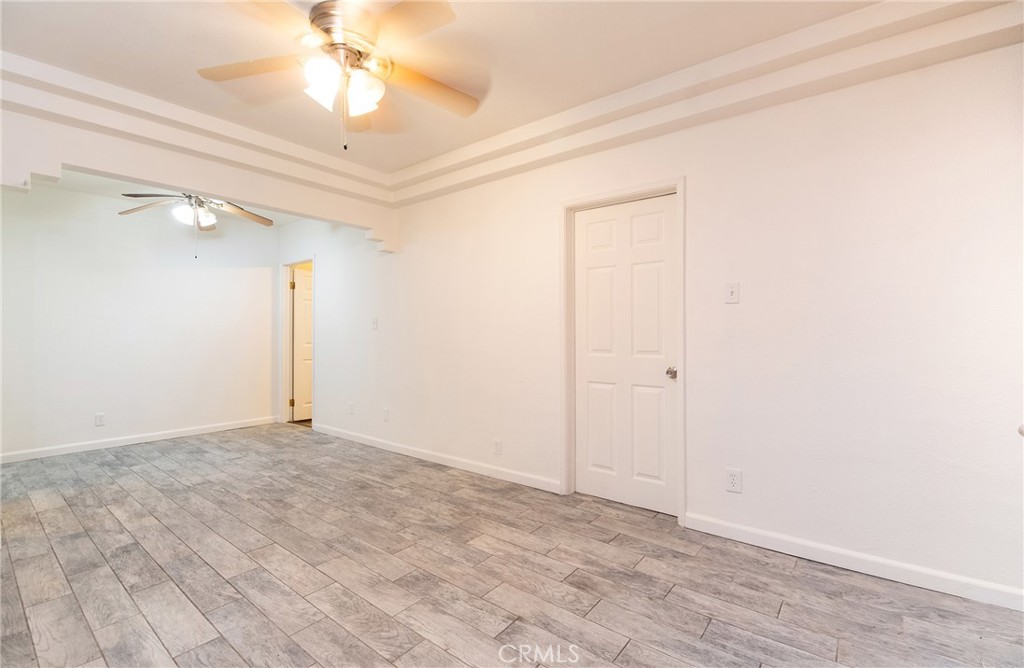 8995 Victoria Avenue South Gate, CA 90280 - Photo 11 of 33