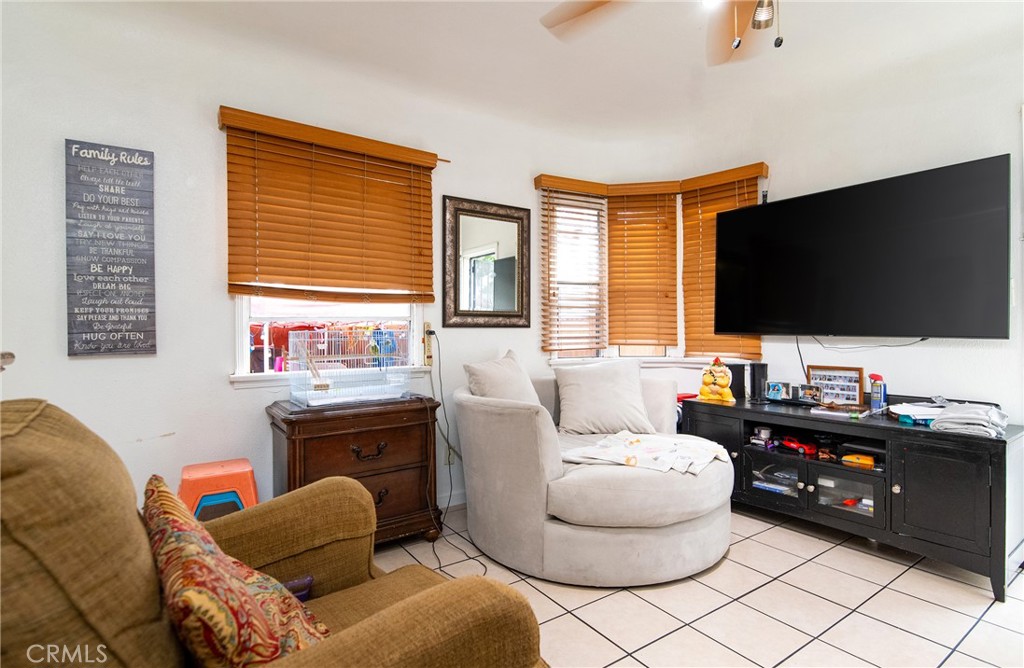 8995 Victoria Avenue South Gate, CA 90280 - Photo 18 of 33