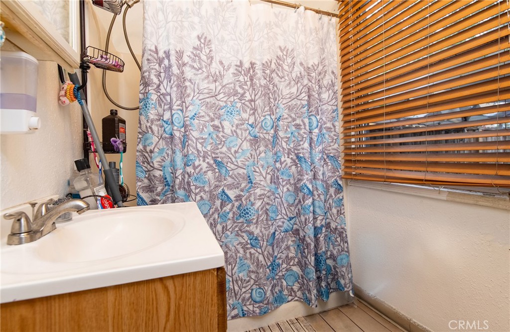 8995 Victoria Avenue South Gate, CA 90280 - Photo 21 of 33