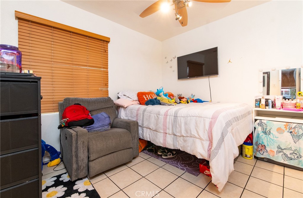 8995 Victoria Avenue South Gate, CA 90280 - Photo 23 of 33