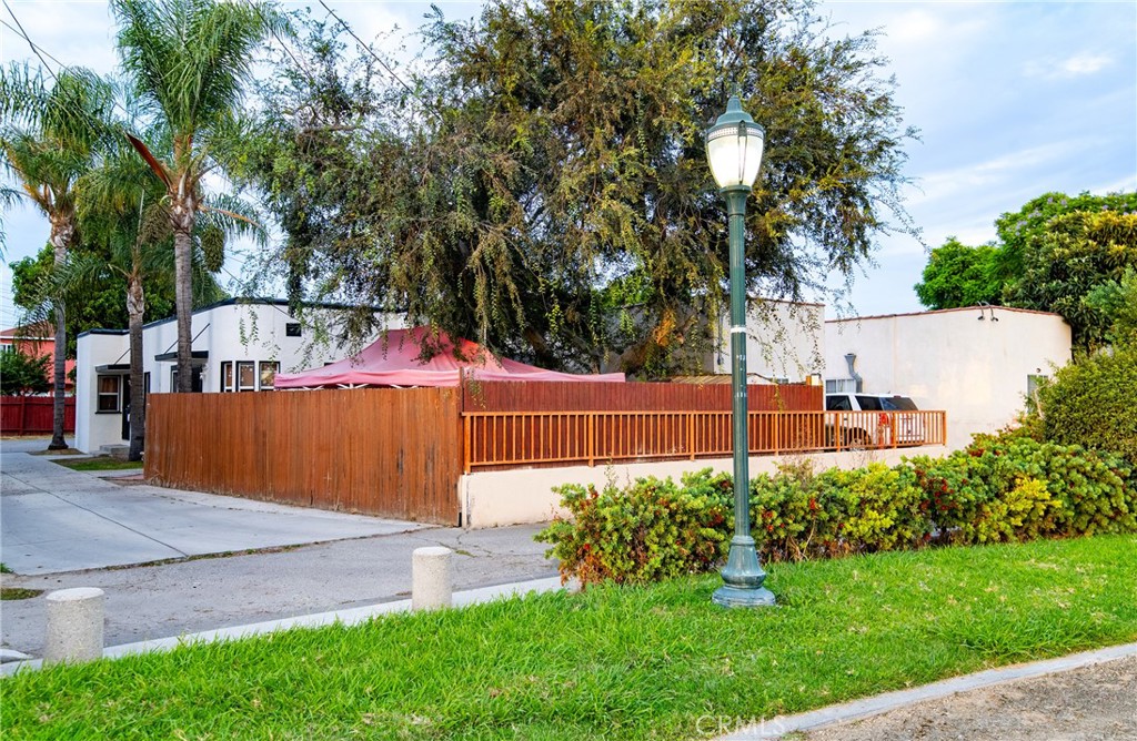 8995 Victoria Avenue South Gate, CA 90280 - Photo 31 of 33