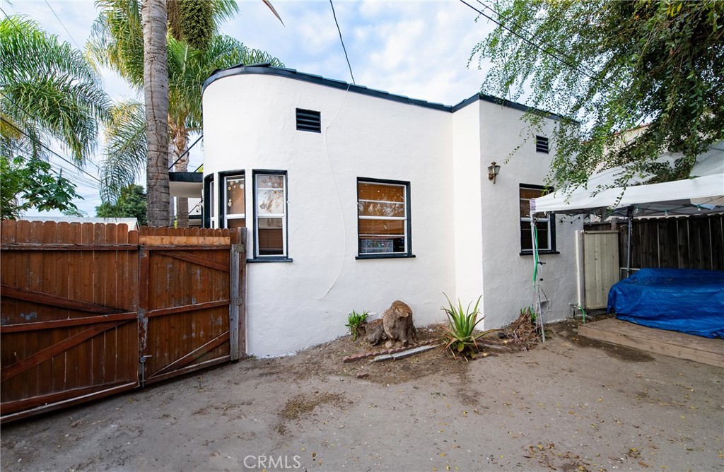 8995 Victoria Avenue South Gate, CA 90280 - Photo 5 of 33