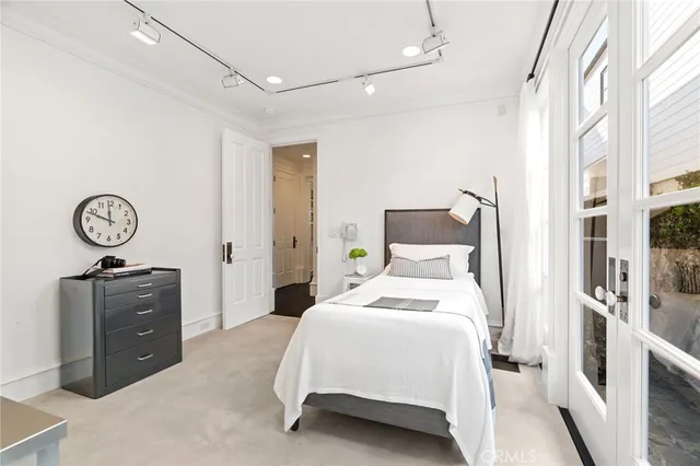 $19,500,000 | 2411 Bayshore Drive, Newport Beach, CA 92663