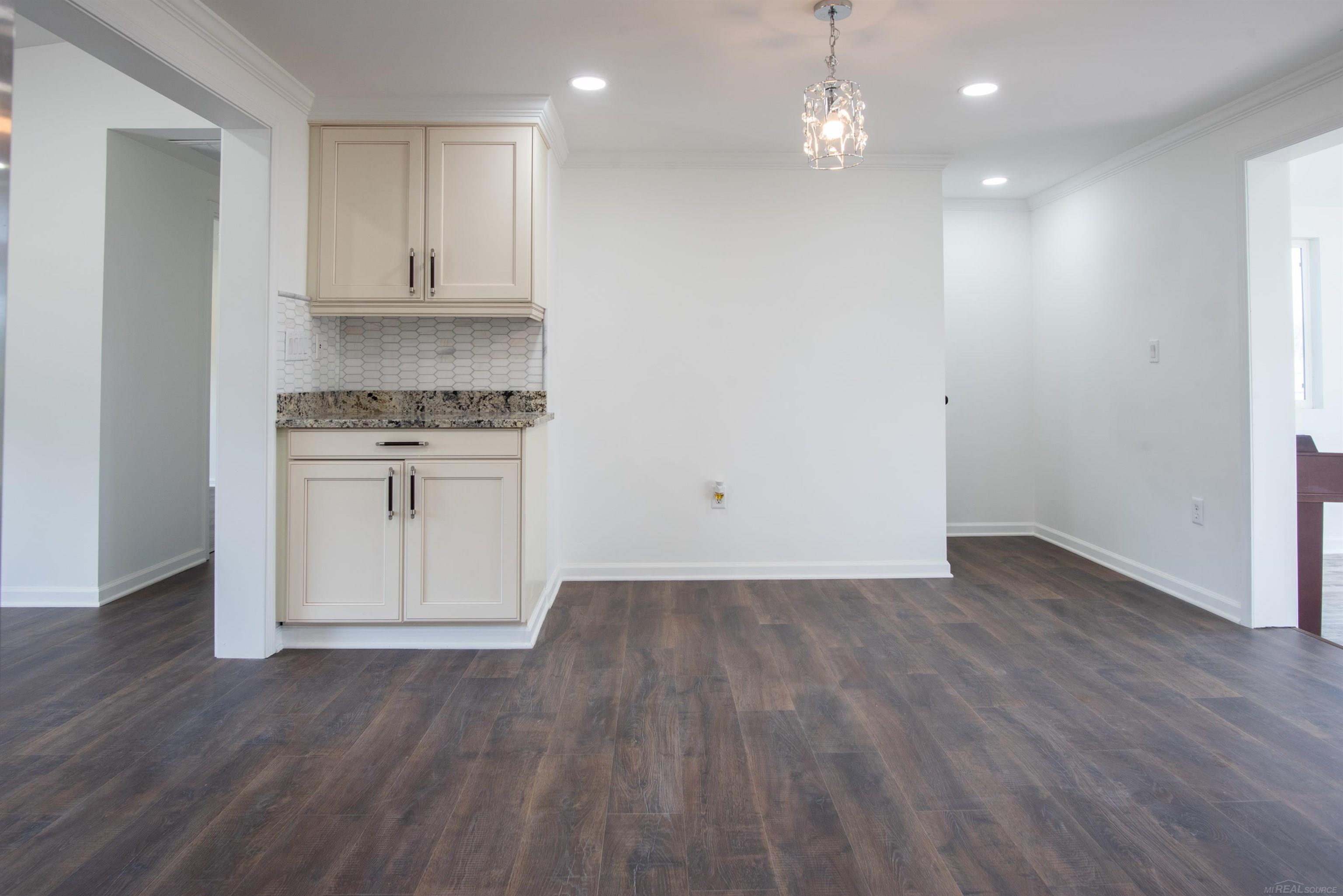 21630 Chester Road Ray, MI 48096 - Photo 13 of 28 50150226-8bb9a271-d5aa-40d7-9b3d-feaf1ad1d926.JPG