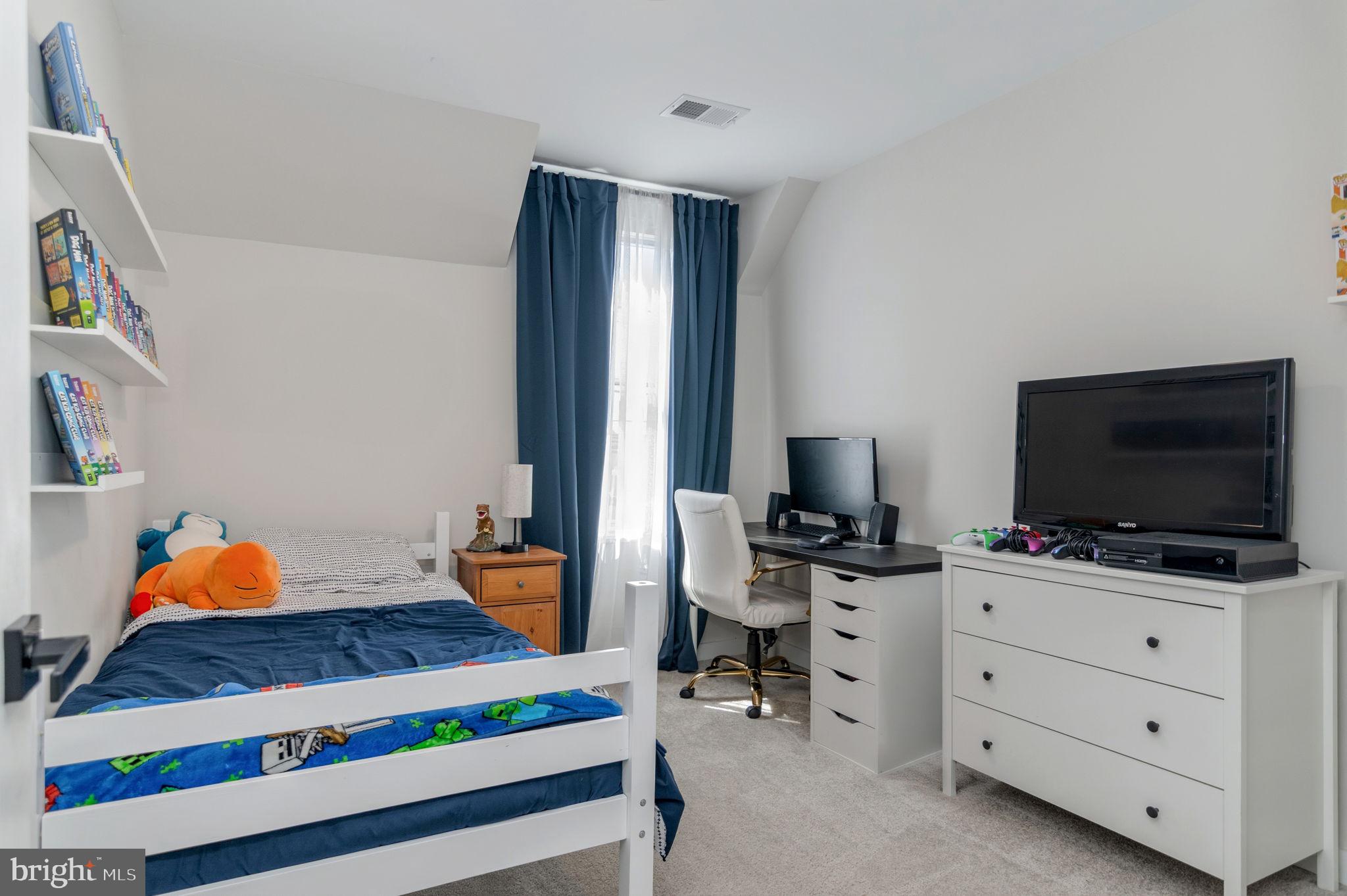 211 North Hammonds Ferry Road Linthicum Heights, MD 21090 - Photo 25 of 41 3rd bedroom