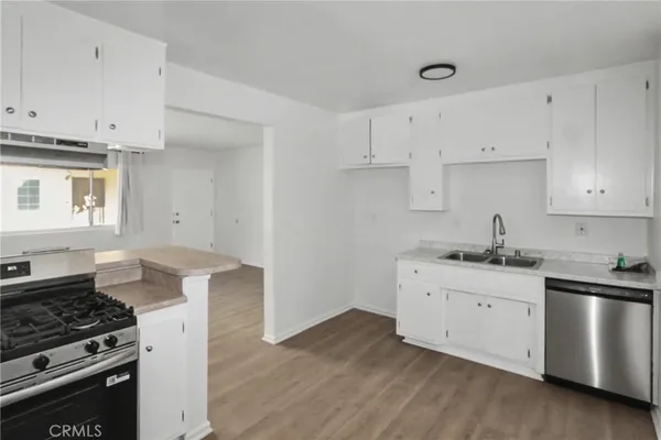 $2,675 | 1010 East 32nd Street, Unit B, Signal Hill, CA 90755