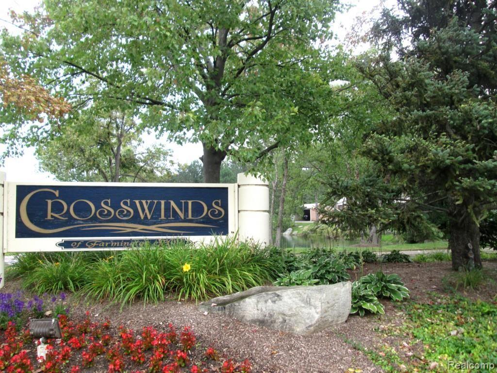 ENTRY TO CROSSWINDS OF FARMINGTON HILLS