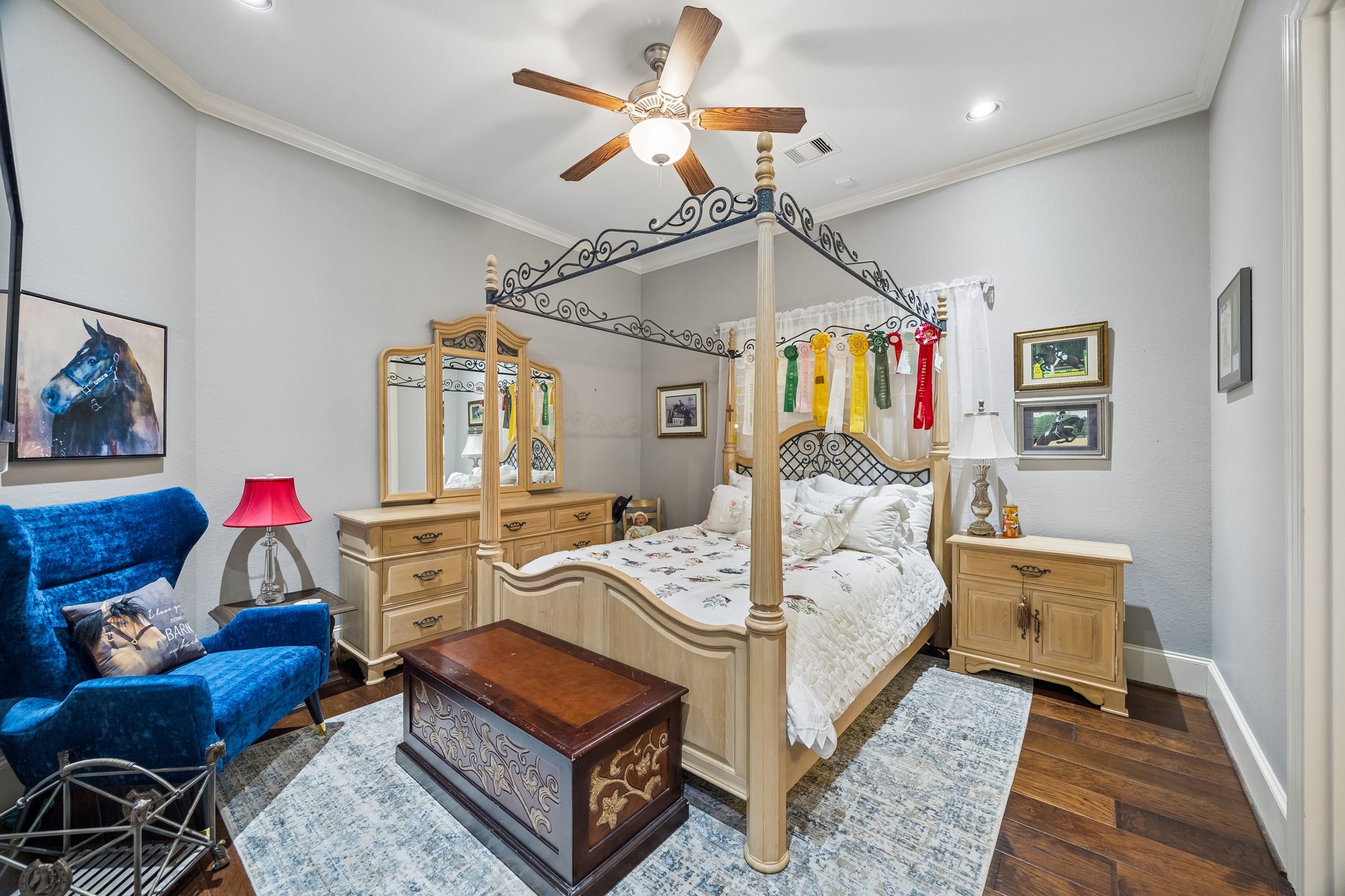 3914 Louvre Lane Houston, TX 77082 - Photo 24 of 31 a bedroom that has a bed and a chandelier