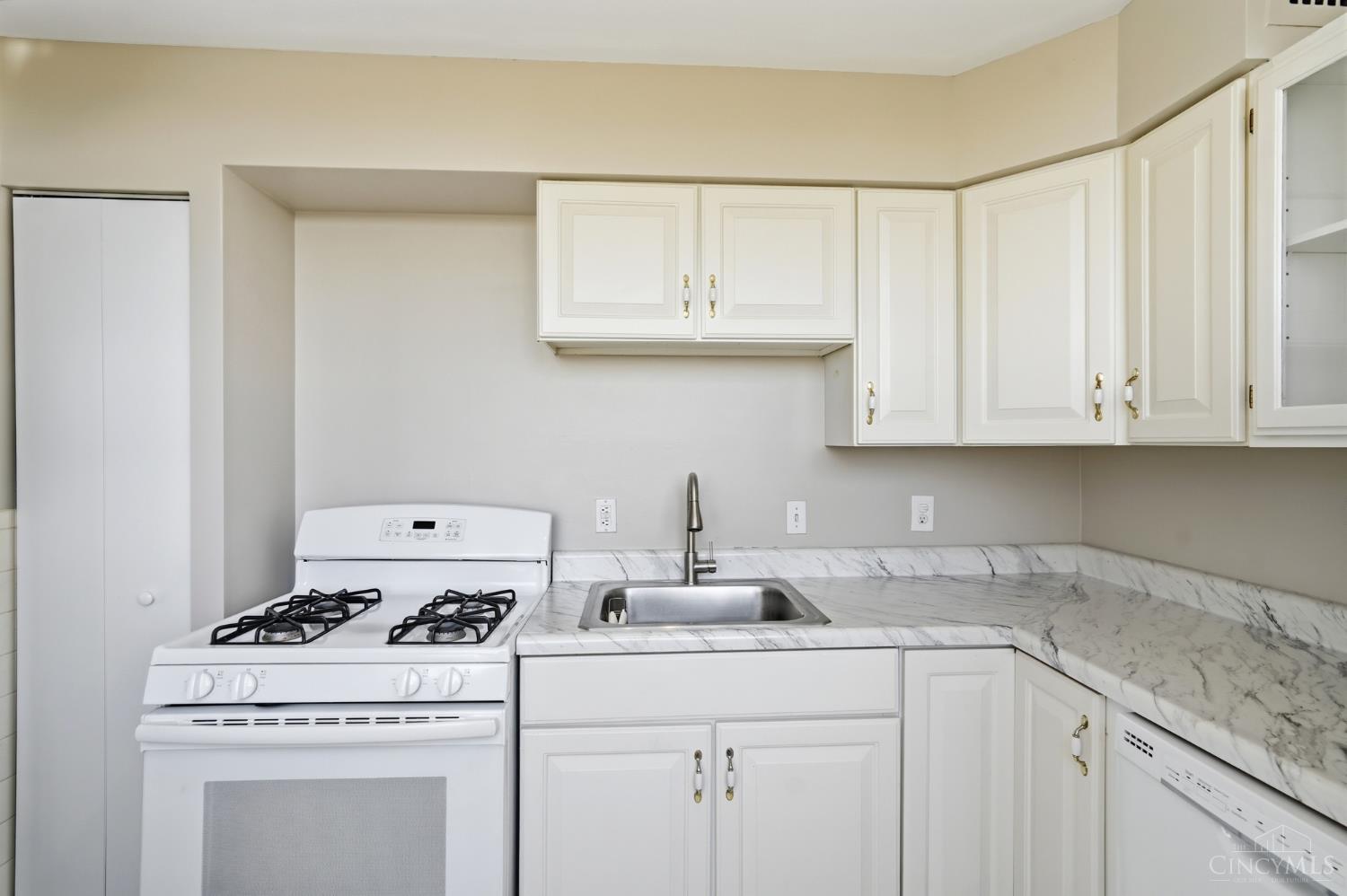 2324 Madison Road, Unit 910 Cincinnati, OH 45208 - Photo 11 of 28 Gallery Image 11
