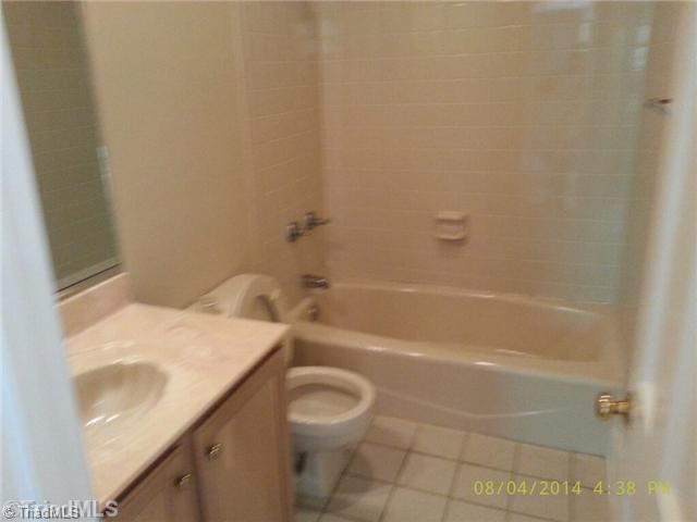 2508 Burch Point High Point, NC 27265 - Photo 4 of 14 Bath.
