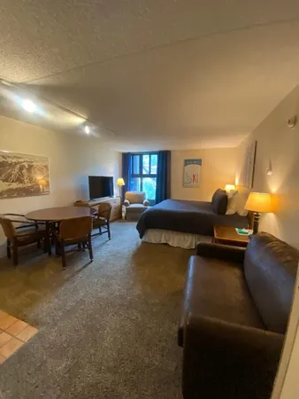 a view of entryway with shower