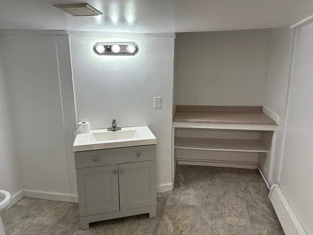 $1,650 | 5 Central Square, Unit 1, Troy, NH 03465