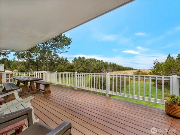 a view of a roof deck with wooden floor and fence