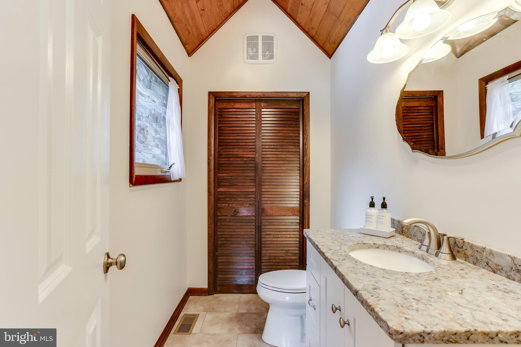 1680 Twickenham Road Pasadena, MD 21122 - Photo 16 of 44 Main level Powder Room