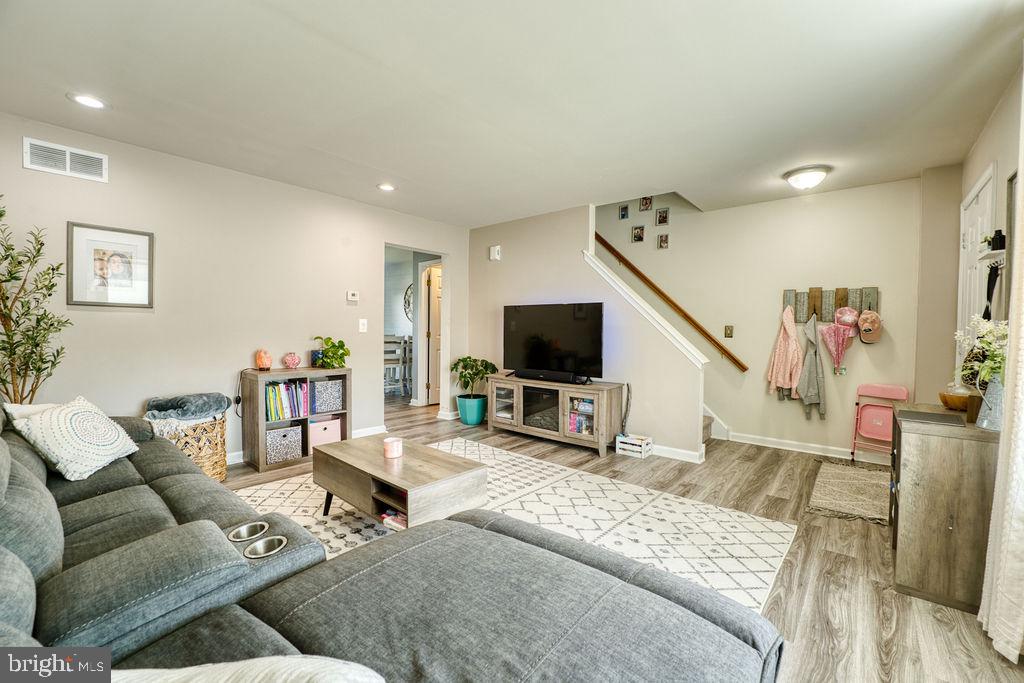 124 Vincent Circle Middletown, DE 19709 - Photo 3 of 19 a living room with furniture and a flat screen tv