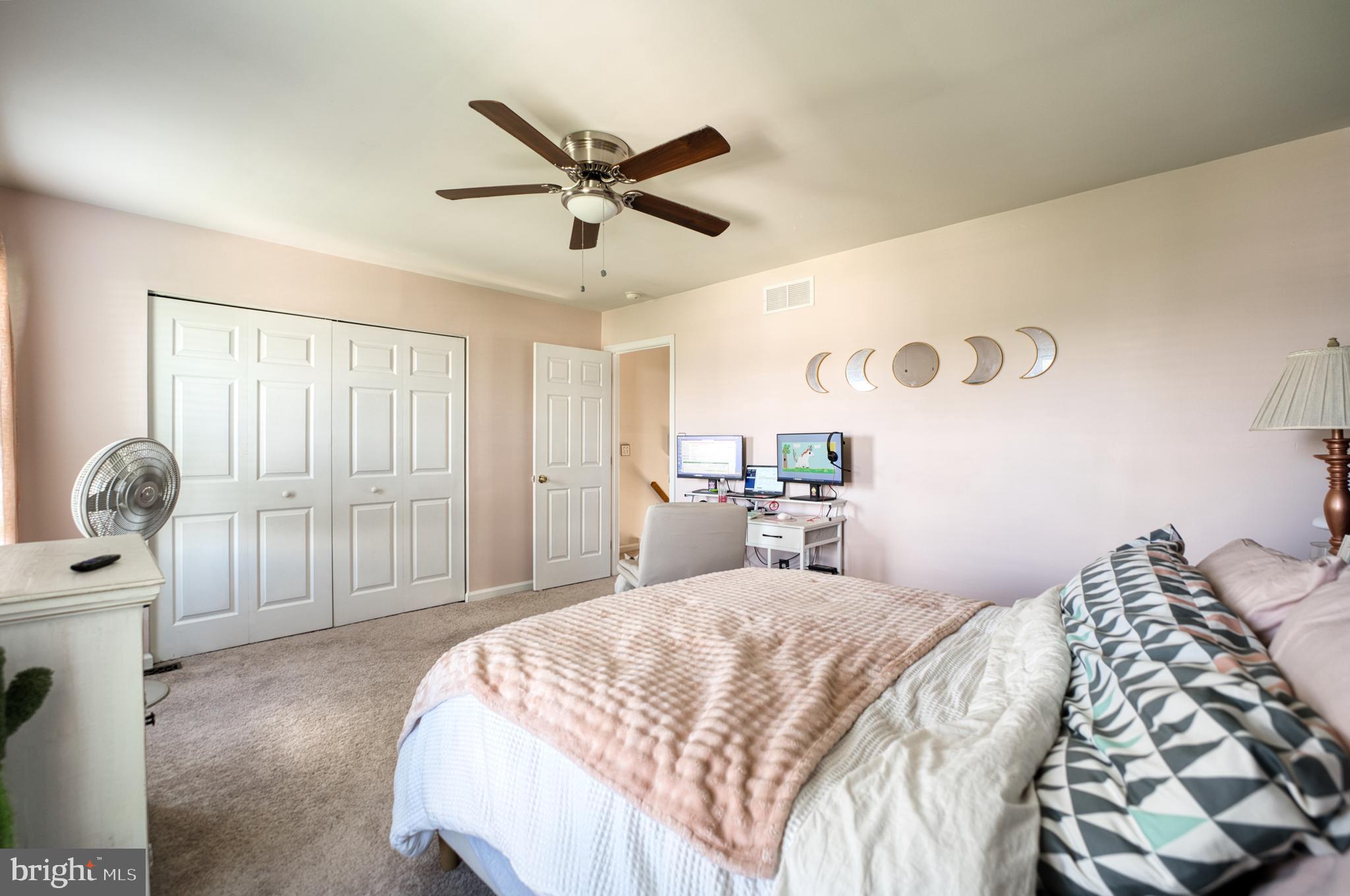 124 Vincent Circle Middletown, DE 19709 - Photo 10 of 19 a bedroom with a bed and a chandelier