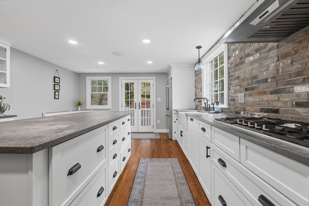 69 Jennings Road Waltham, MA 02451 - Photo 3 of 23 Gallery Image 3