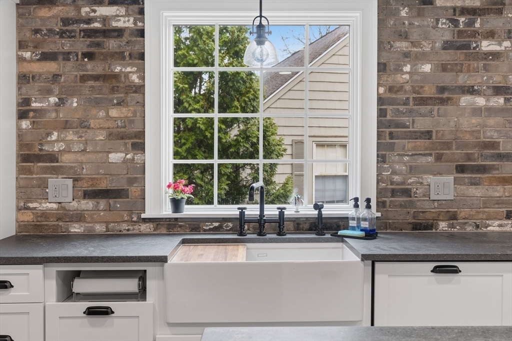 69 Jennings Road Waltham, MA 02451 - Photo 5 of 23 Gallery Image 5