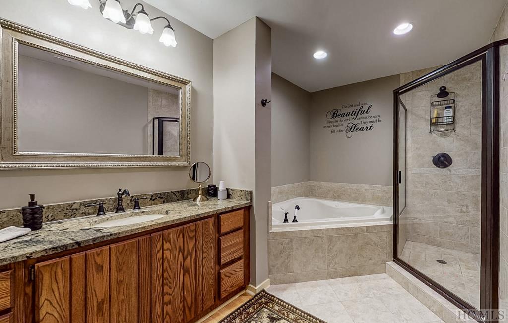 81-40 Emerald Ridge Road, Unit 40 Sapphire, NC 28774 - Photo 24 of 31 Gallery Image 24