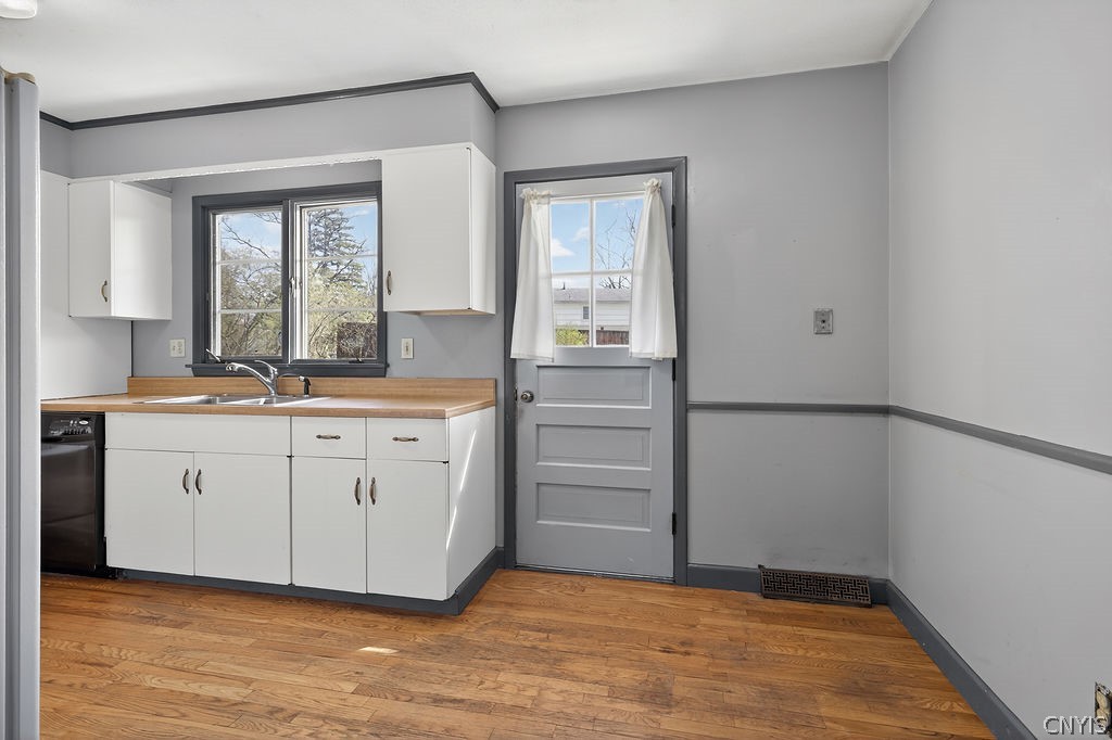 166 Terrace Way Camillus, NY 13031 - Photo 21 of 49 Eat in Kitchen with door Leading to your Spacious
