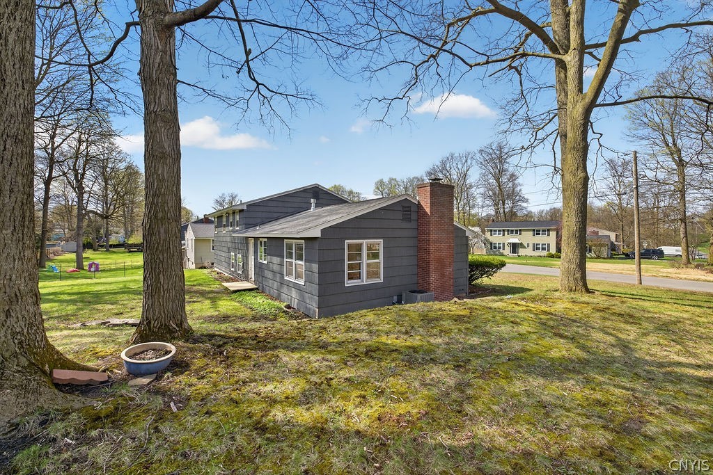 166 Terrace Way Camillus, NY 13031 - Photo 4 of 49 Peaceful Neighborhood