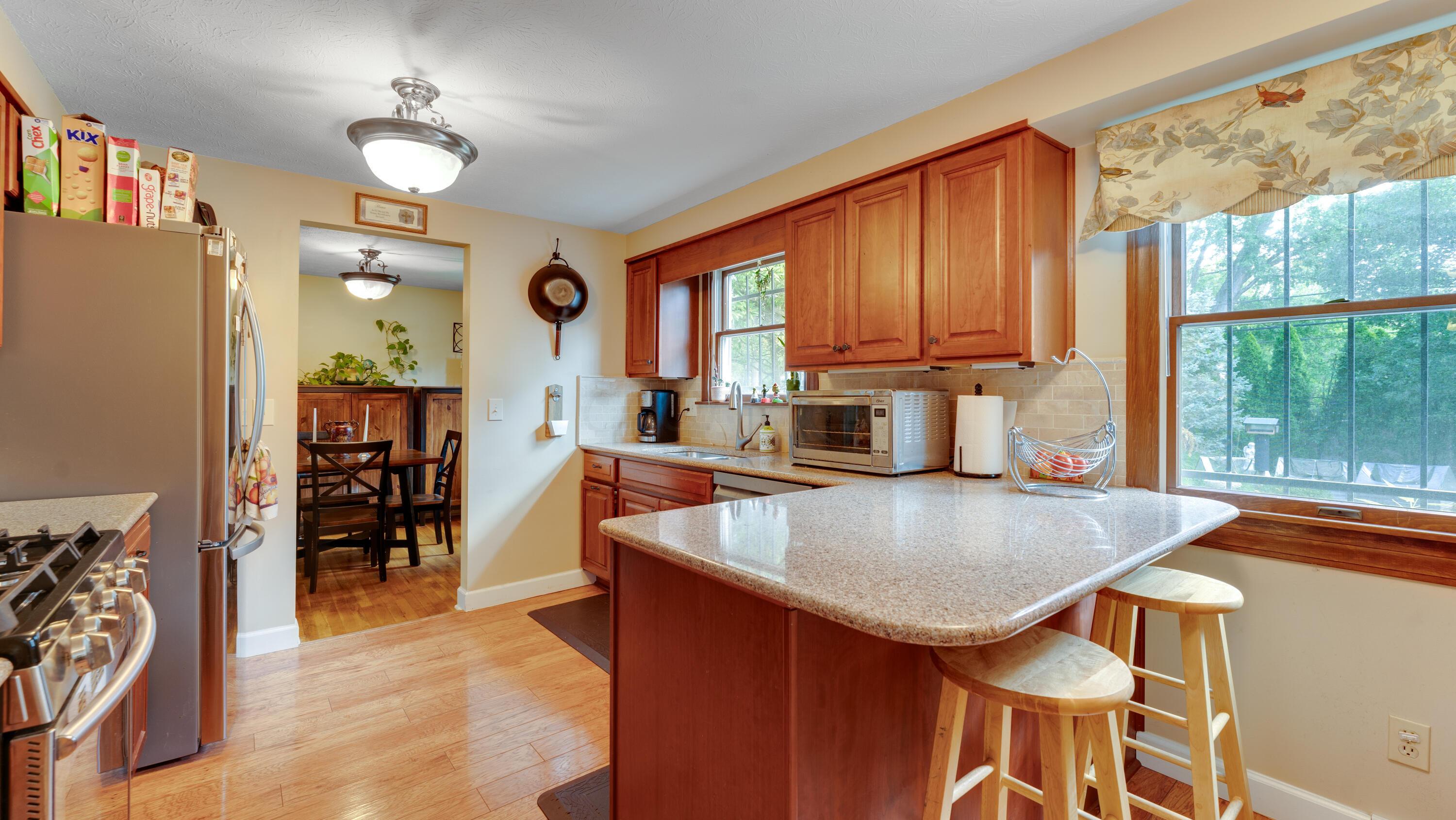 5841 Riverton Road Columbus, OH 43232 - Photo 11 of 31 Kitchen 5