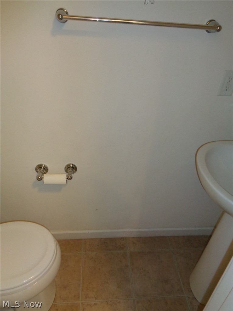 712 Starr Ridge Street Southeast Massillon, OH 44646 - Photo 10 of 17