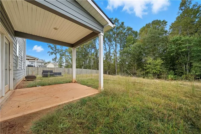 a view of a yard in front of a house