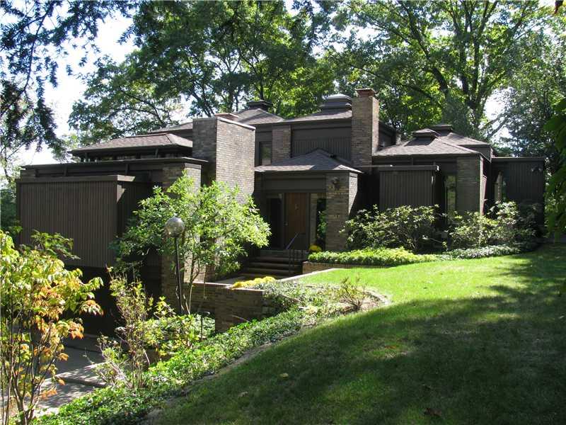 22 Standish Road Rosslyn Farms, PA 15106 - Photo 1 of 25 Exterior Front.