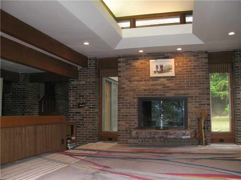 22 Standish Road Rosslyn Farms, PA 15106 - Photo 2 of 25 Family Room.