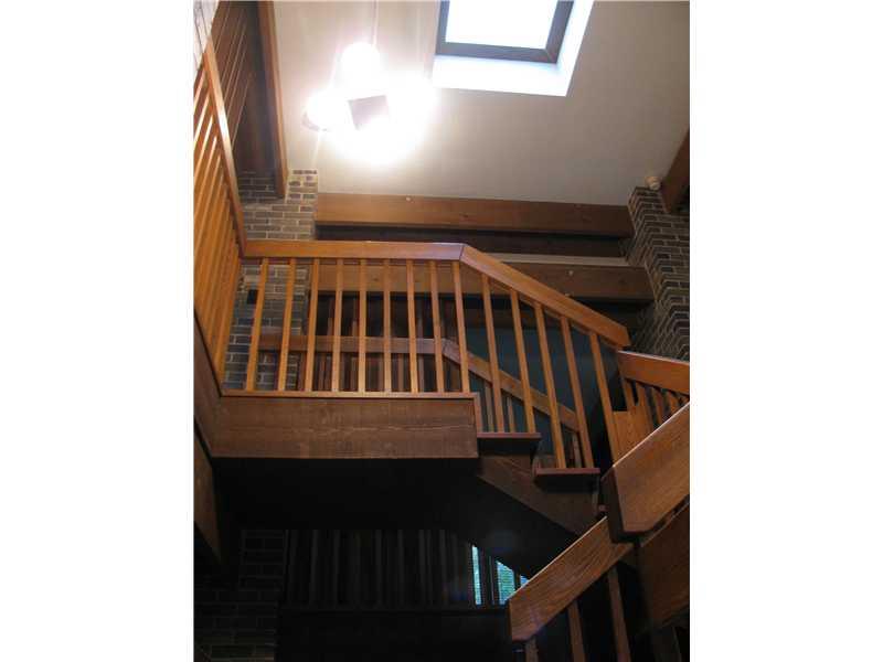 22 Standish Road Rosslyn Farms, PA 15106 - Photo 5 of 25 Entry/Foyer.