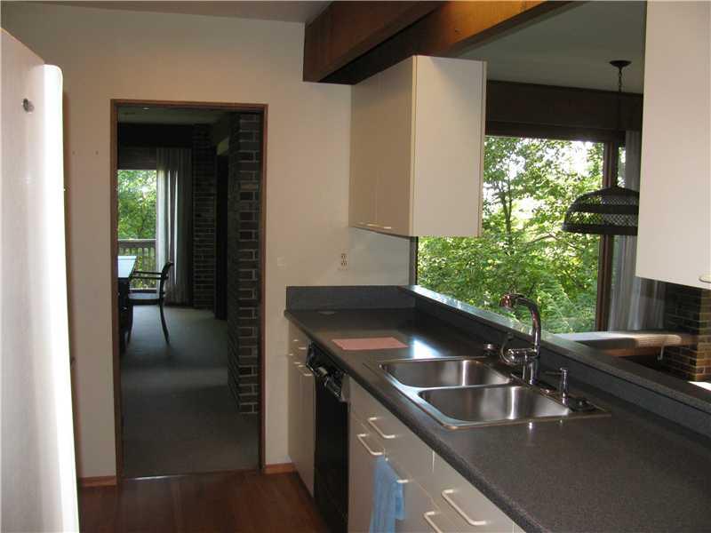 22 Standish Road Rosslyn Farms, PA 15106 - Photo 6 of 25 Kitchen.
