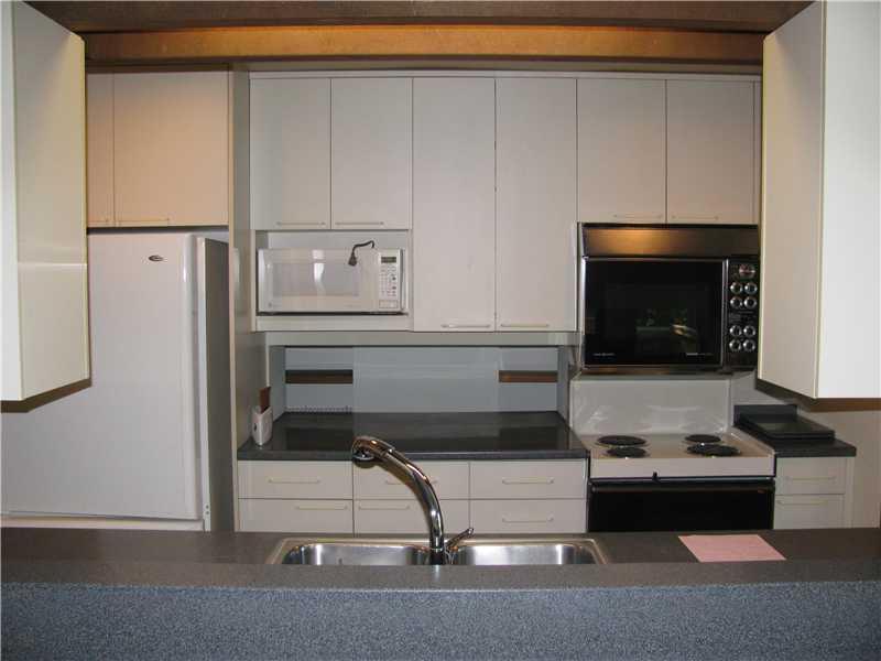 22 Standish Road Rosslyn Farms, PA 15106 - Photo 8 of 25 Kitchen.