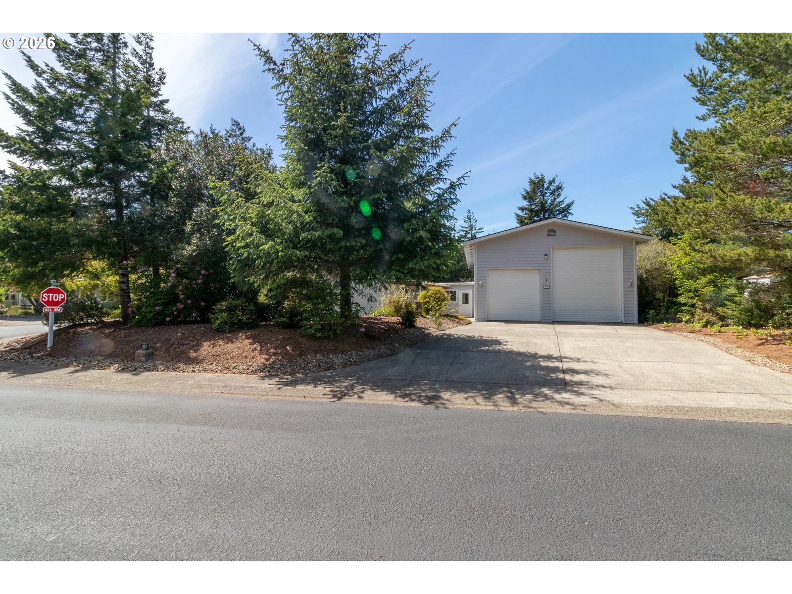 499 Sherwood Loop Florence, OR 97439 - Photo 5 of 39 a view of a street with a building