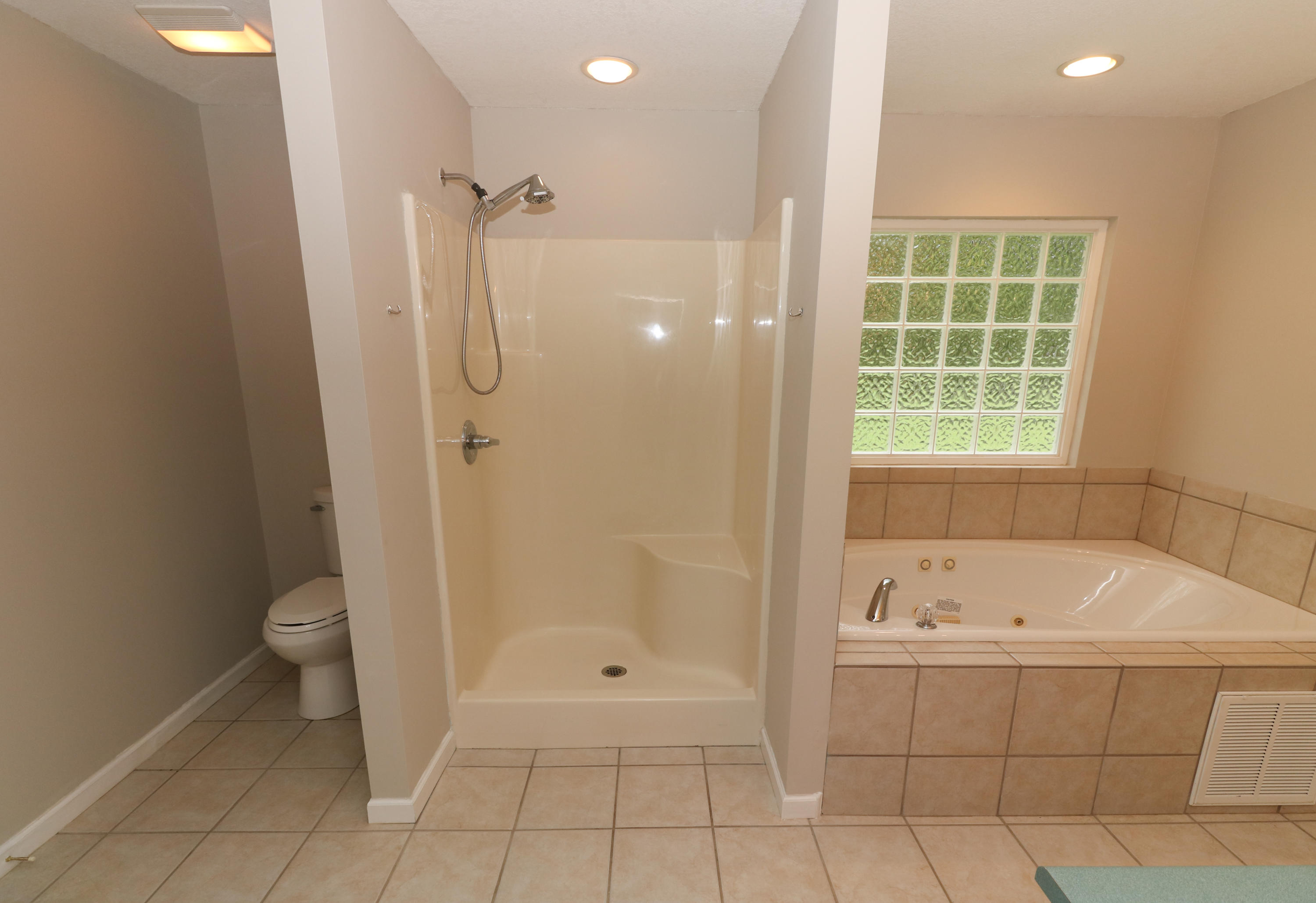 4252 Pea Ridge Road Maryville, TN 37804 - Photo 16 of 26 Master Bath